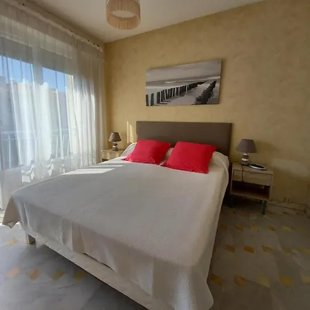 Appartement Frejus Plage דירה *